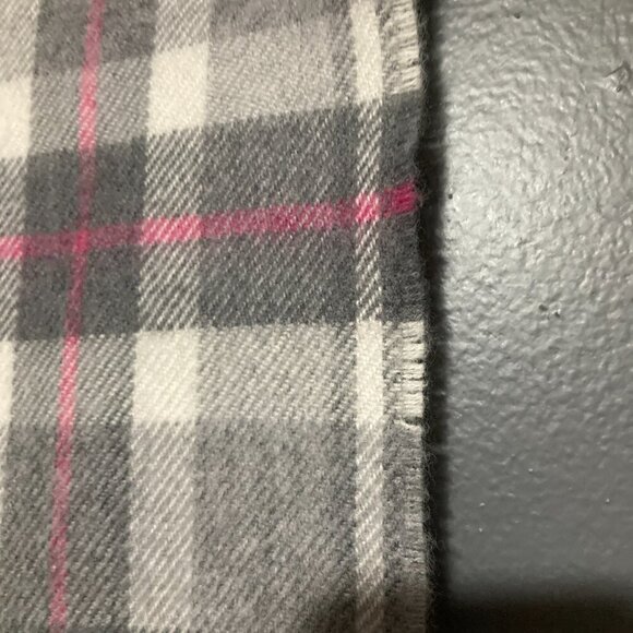 Aran Island Sweater Market Ireland Plaid Wool Rectangle Scarf Fringe Pink Grey - Picture 4 of 6